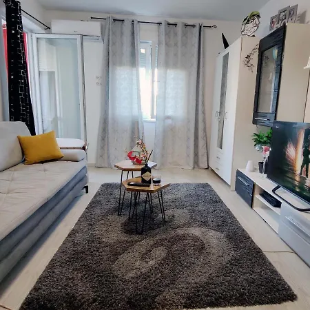 Chic - Near Bridge Apartment Zadar